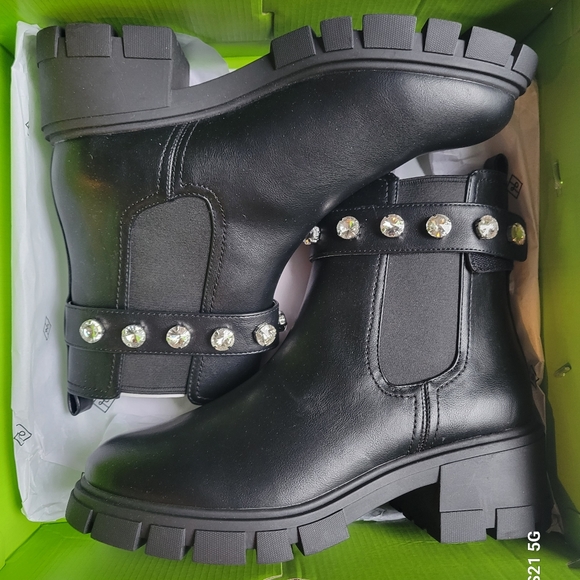 Chunky Chelsea Boots - Picture 9 of 12